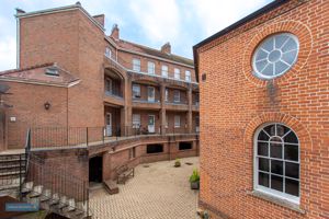 Communal area- click for photo gallery